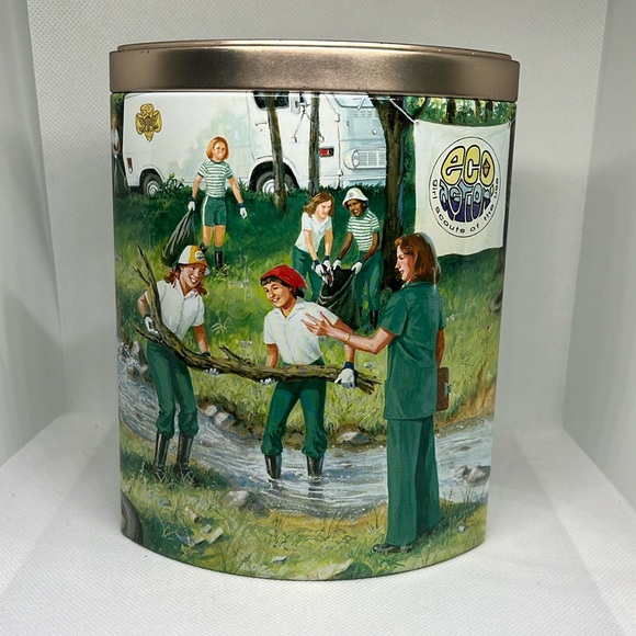 Girl Scout 2nd in series collectible tin 2005 - Picture 1 of 9